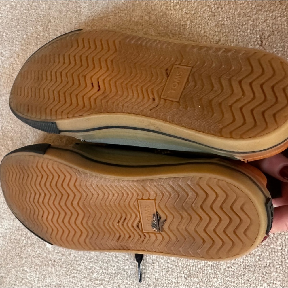 TOMS Lace-Up Shoe Size 5 - Picture 4 of 4
